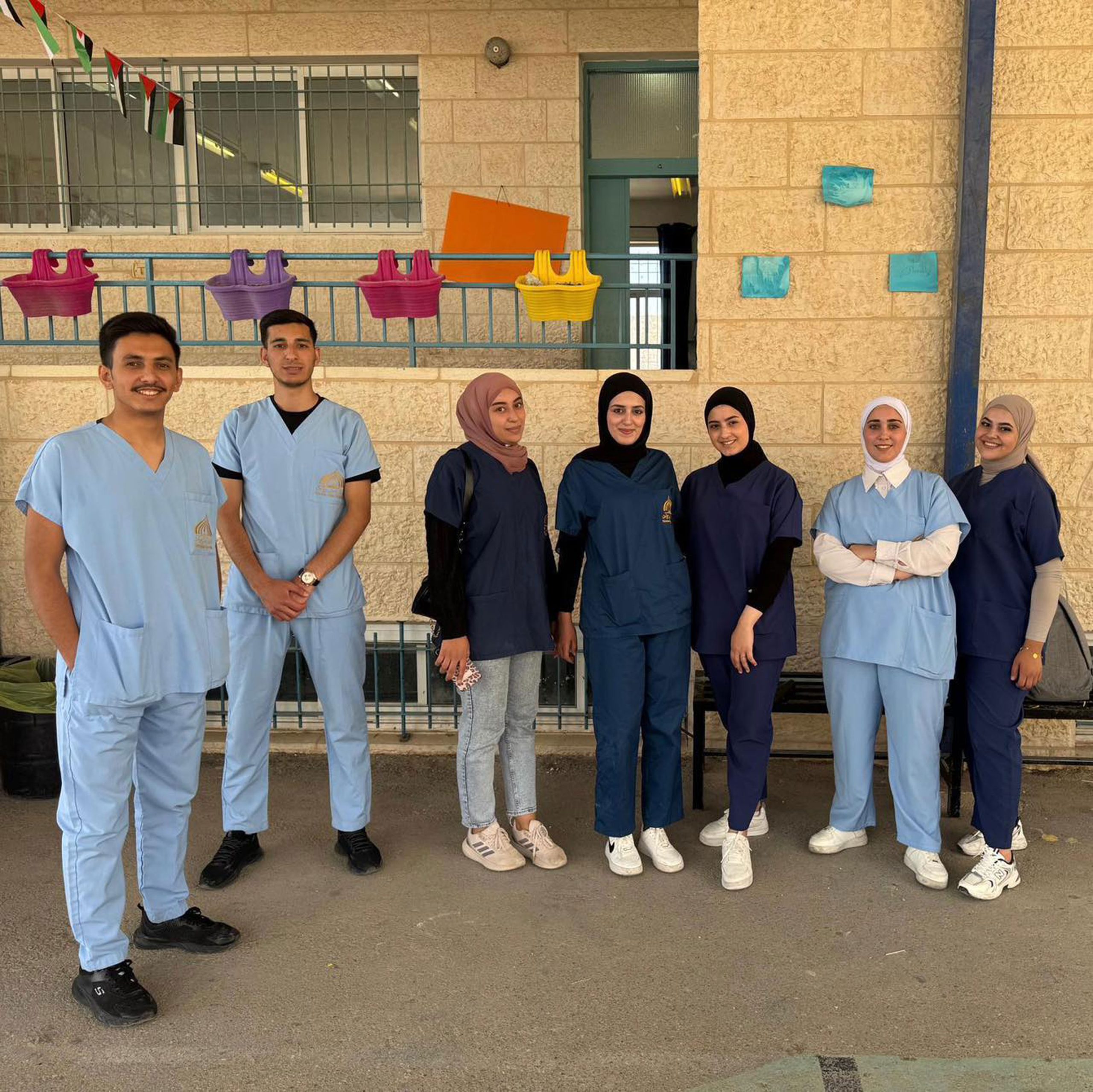 نفّذ طلبة مساق “خدمة المجتمع” في جامعة فلسطين الأهلية مبادرة مجتمعية في مدرسة أرطاس نفّذ طلبة مساق “خدمة المجتمع” في جامعة فلسطين الأهلية مبادرة مجتمعية في مدرسة أرطاس