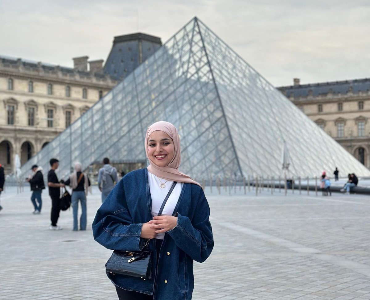 الطالبة سارة عدوي تنهي مشاركتها في برنامج تبادل طلابي وثقافي في فرنسا الطالبة سارة عدوي تنهي مشاركتها في برنامج تبادل طلابي وثقافي في فرنسا